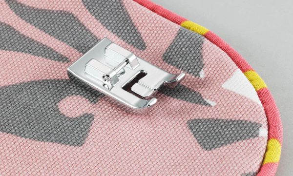 tipe.ch – Brother Paspelfuss F067 zum präzisen Annähen von Paspeln bei Heimtextilien, Taschen und kreativen Nähprojekten